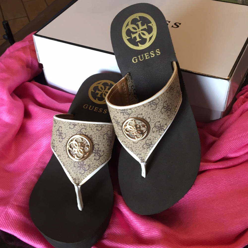 Guess Platform Flip-Flop Sandals size 7m